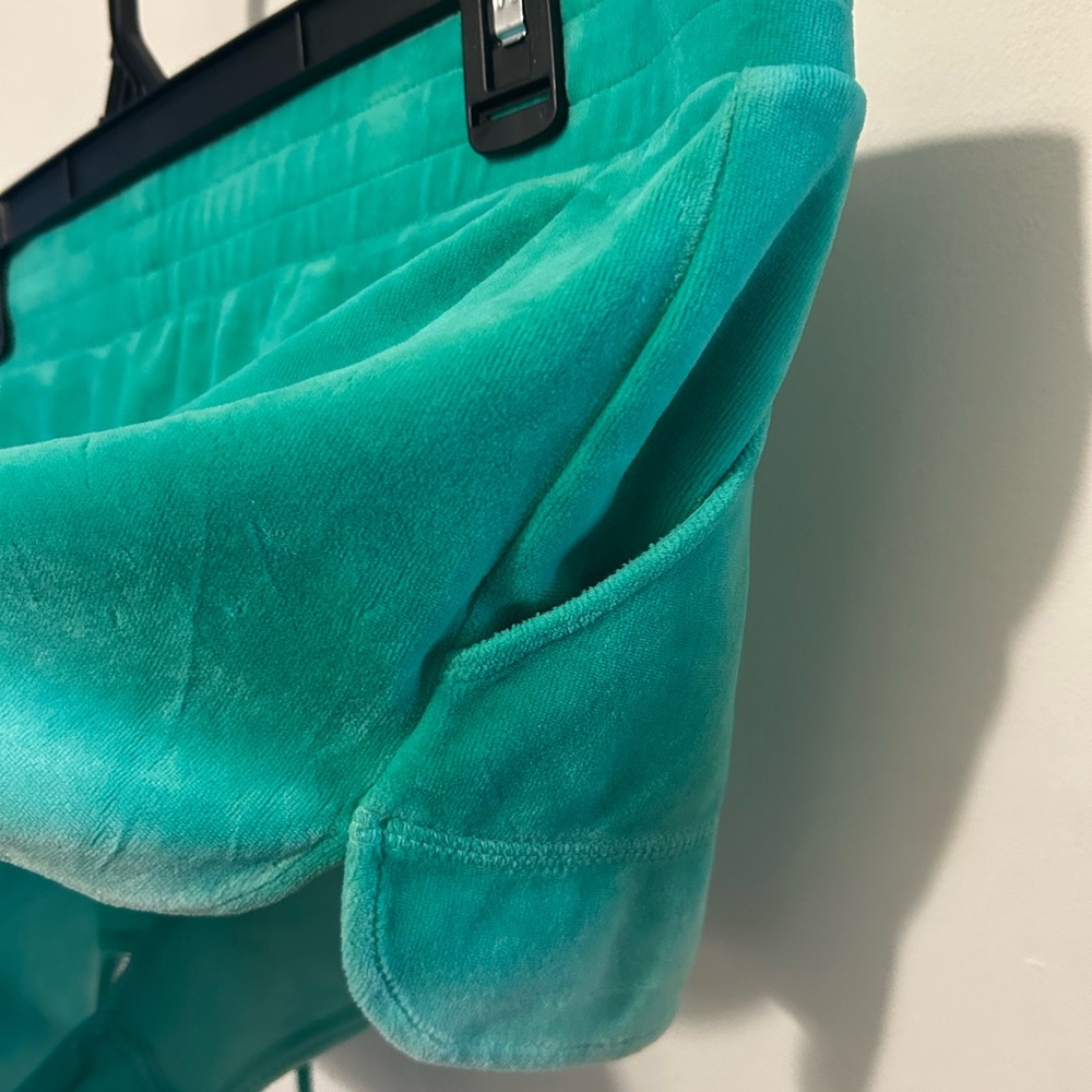 NEW - Juicy Couture - Green - Ombre Velour Shorts - Size: XL - Picture 7 of 9